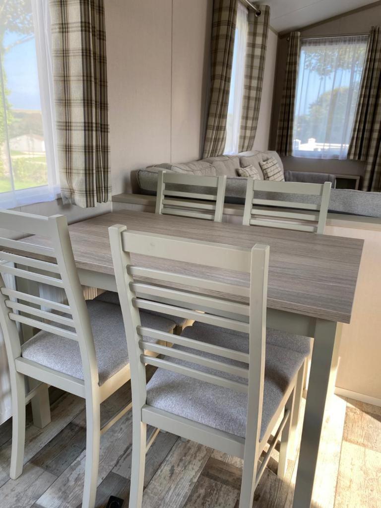 Luxury Holiday Home Sleeps 6 Pet Friendly 세인트오스틀 외부 사진